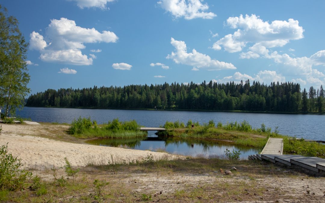Ristijärven Hiisijärvi – uimaranta, jonka historiaan kätkeytyy melkoinen tarina!